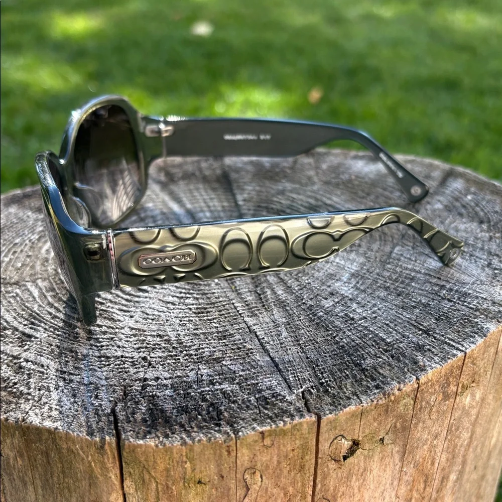 Coach Stylish Green Sunglasses - Picture 3 of 3